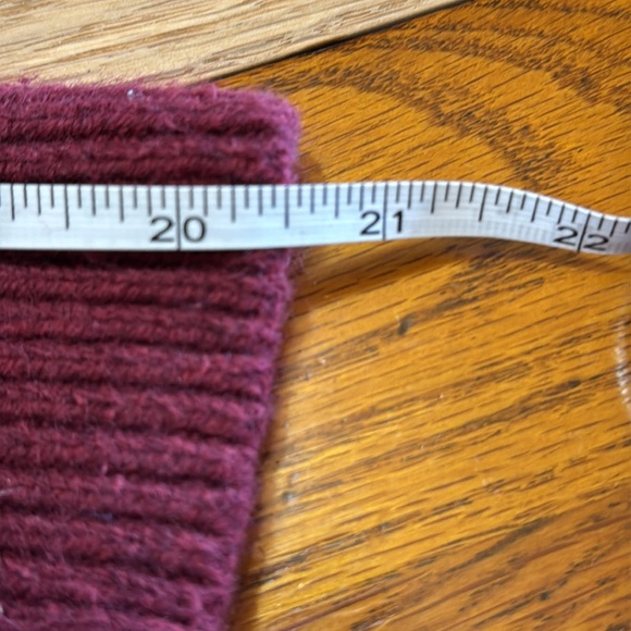 Hollister burgundy color 3/4 length sleeve sweater. Size Small - Picture 9 of 10